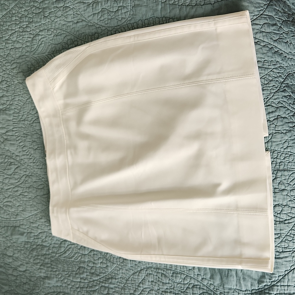 White House Black Market Perfect Form white pencil skirt